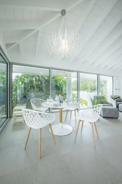 La Perla Bianca - 1 Bedroom Beachfront Luxury Villa Offering Utmost Privacy Les Terres Basses