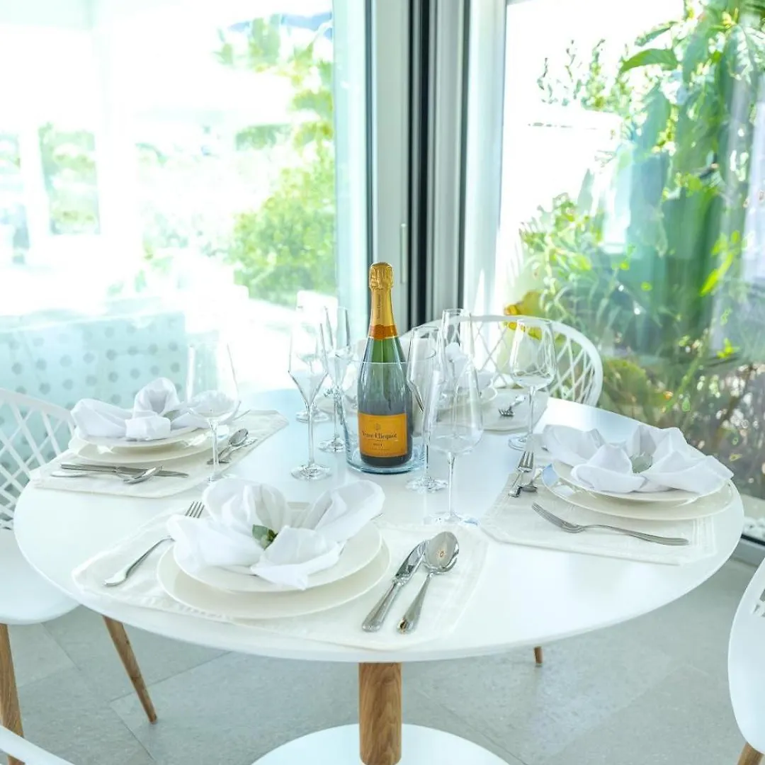 La Perla Bianca - 1 Bedroom Beachfront Luxury Villa Offering Utmost Privacy Les Terres Basses Svatý Martin