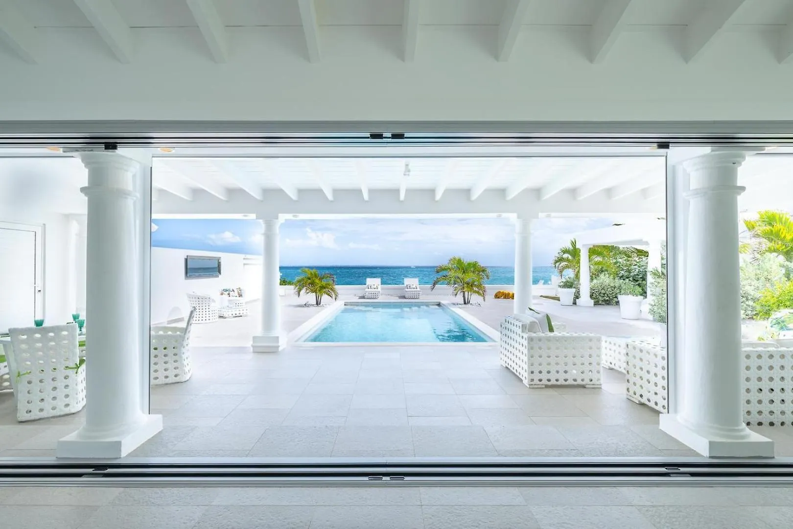 Les Terres Basses La Perla Bianca - 1 Bedroom Beachfront Luxury Villa Offering Utmost Privacy